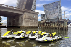 4-skis-yellow-2022-1